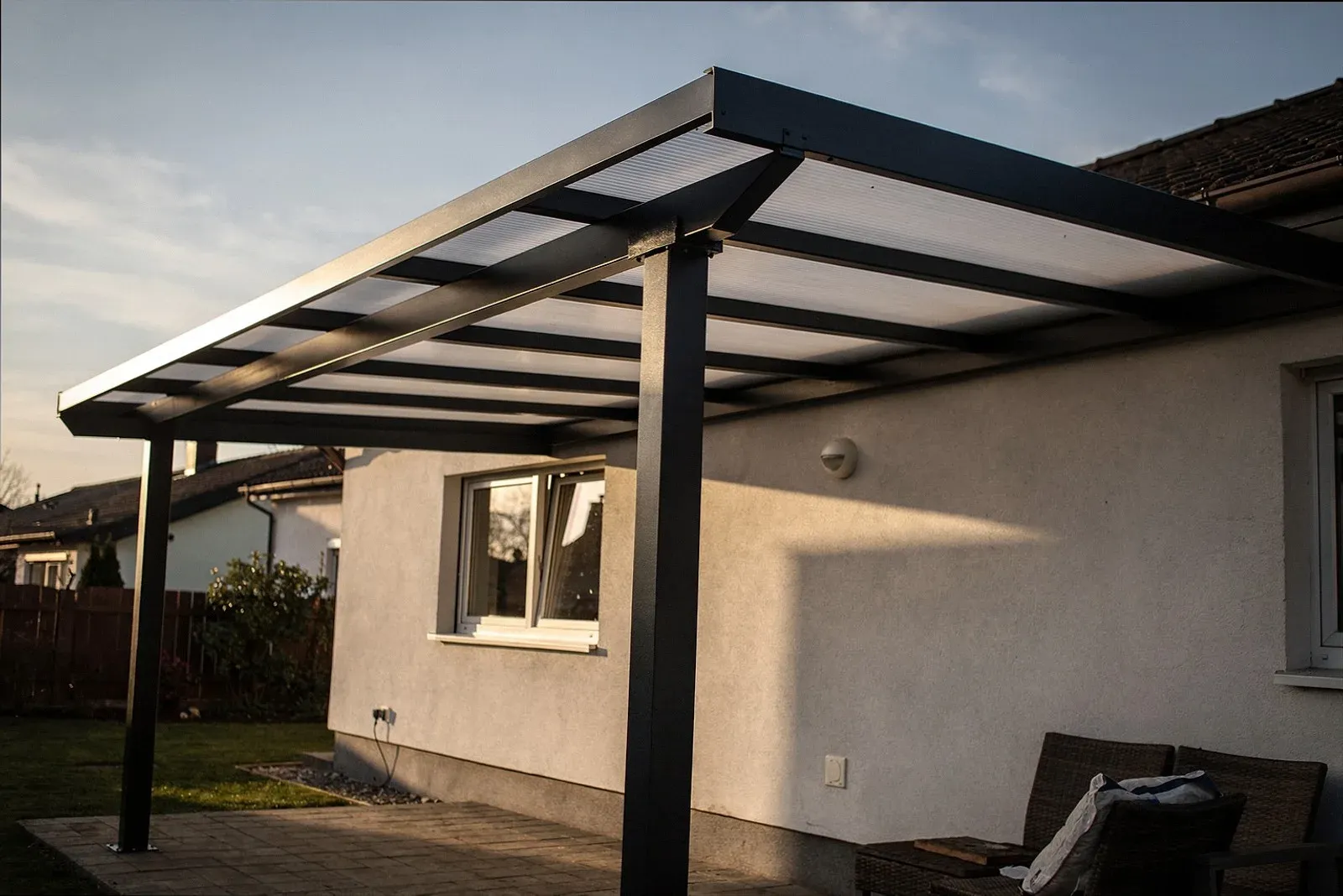 Fertige Terrassenüberdachung bei einem Haus in Eppelheim